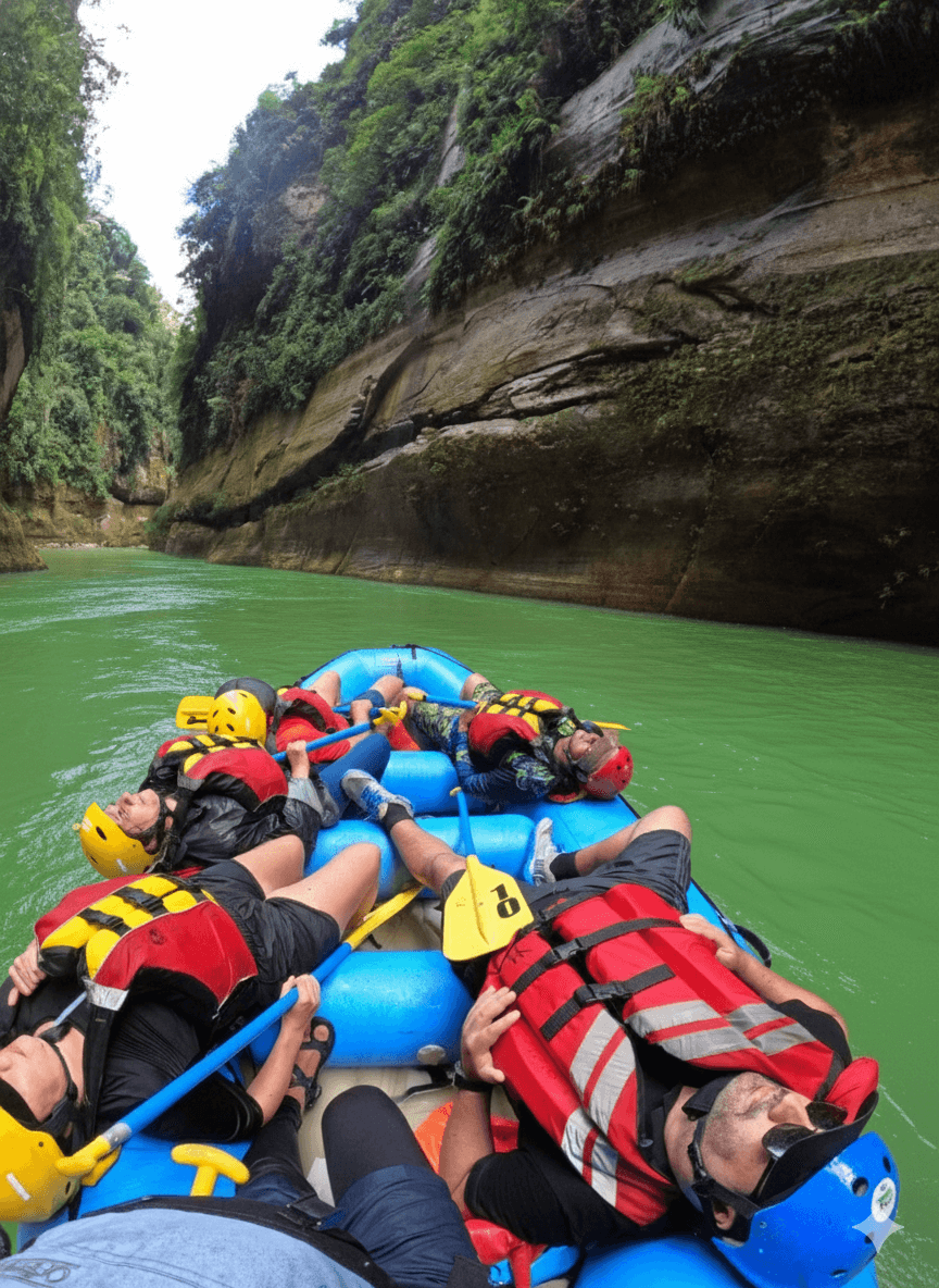 Grupo de aventureros disfrutando